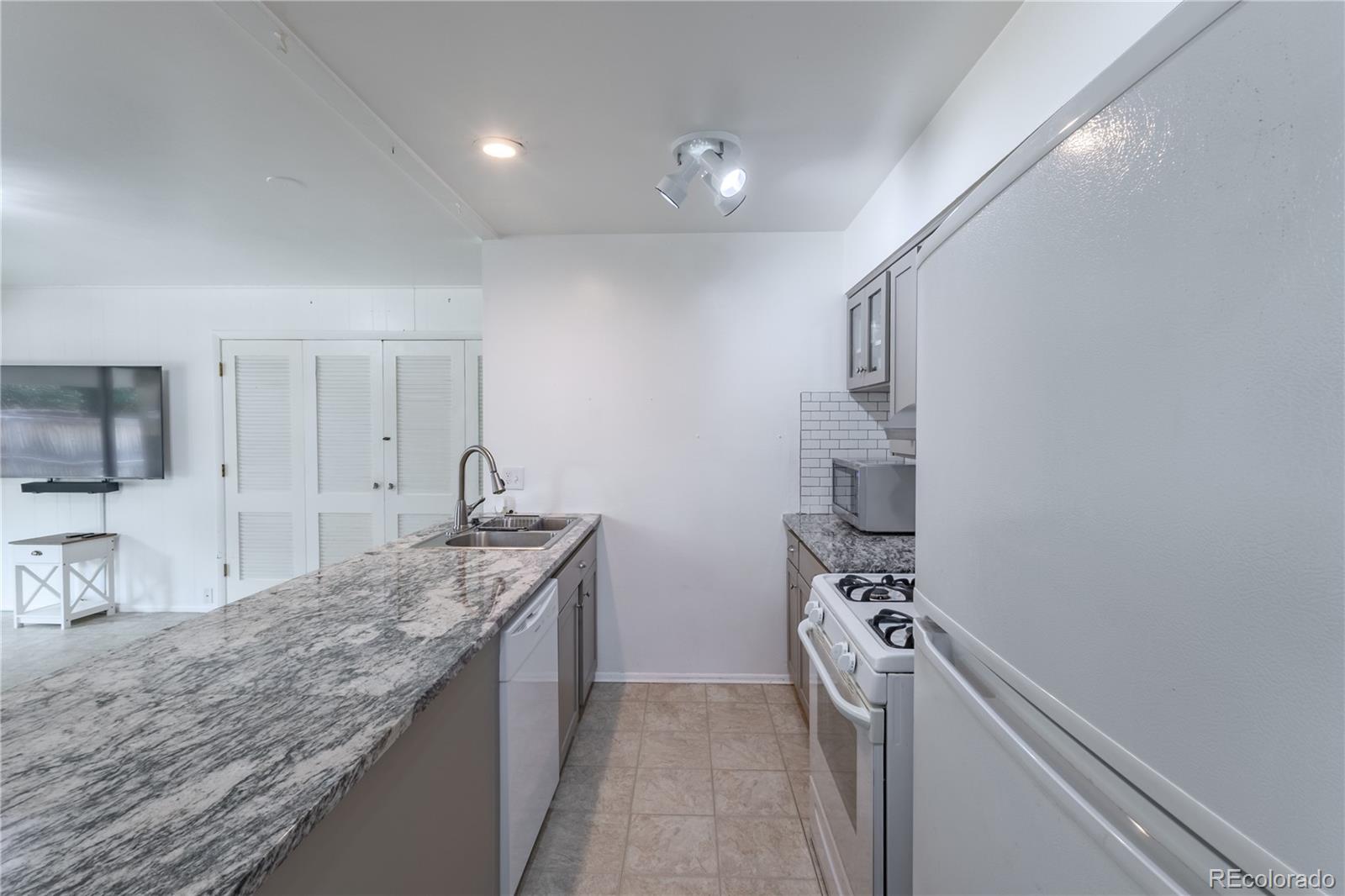MLS Image #11 for 3695 w monmouth avenue,littleton, Colorado