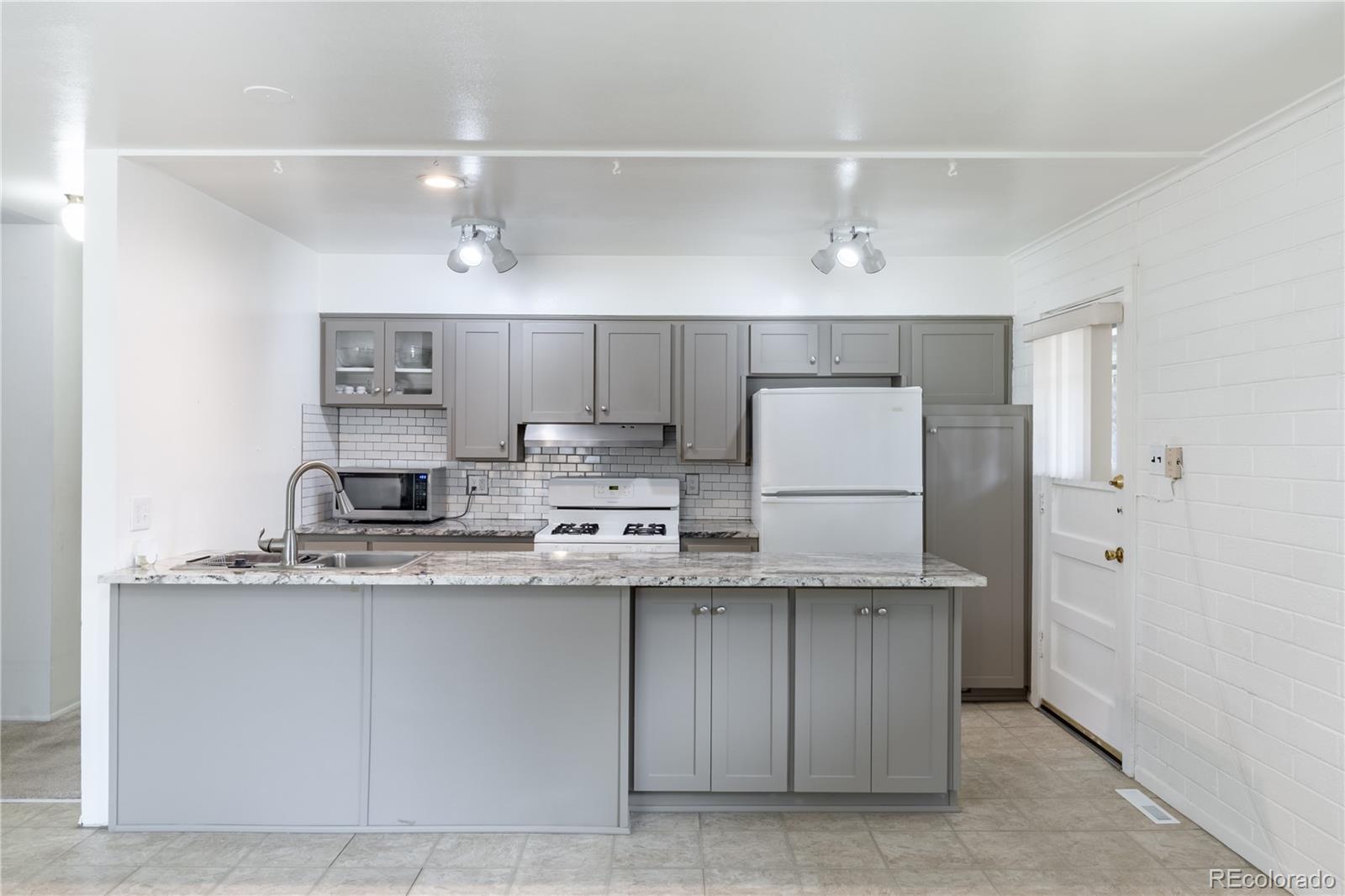 MLS Image #9 for 3695 w monmouth avenue,littleton, Colorado