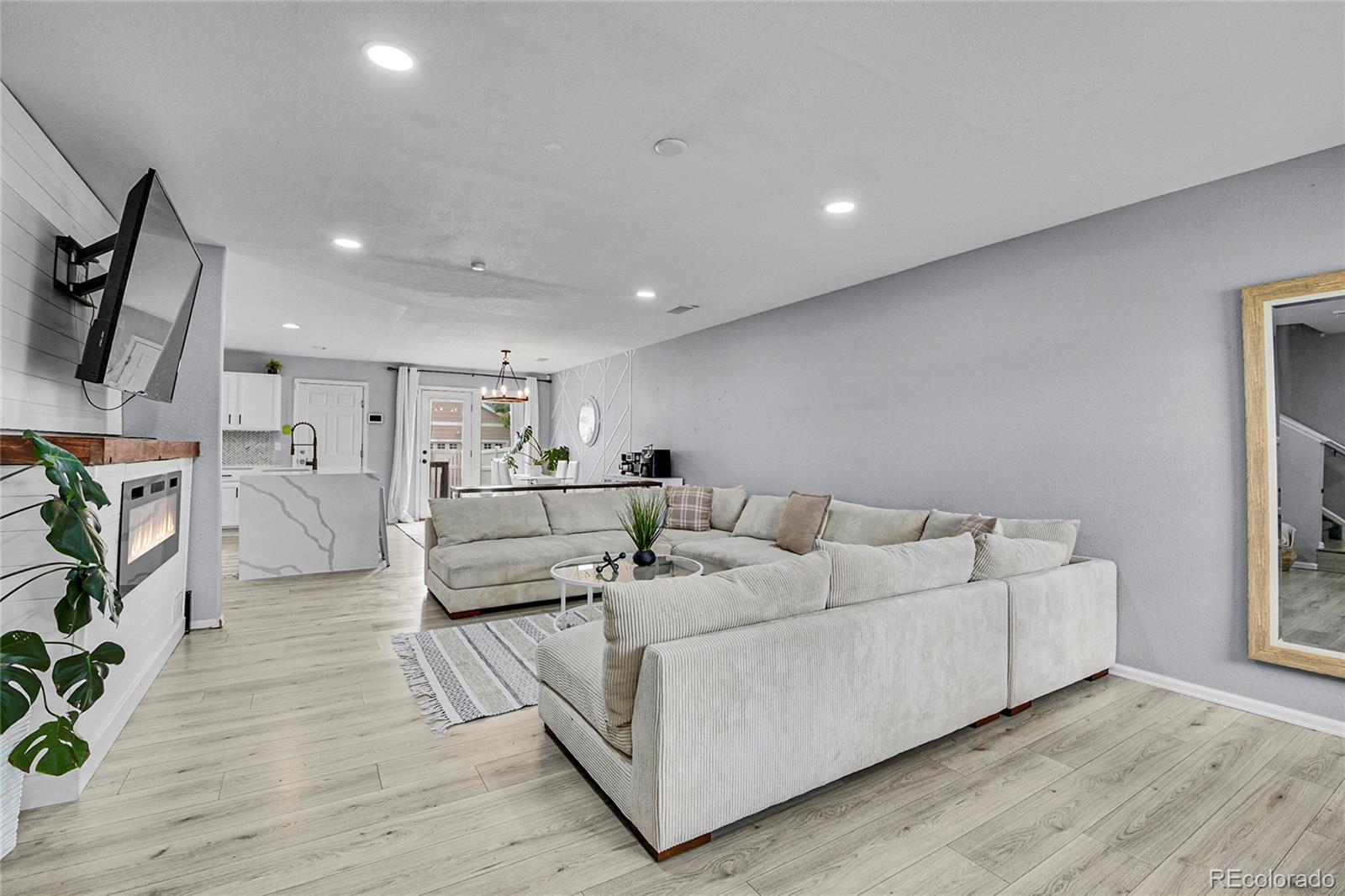 MLS Image #4 for 5813  ceylon street,denver, Colorado