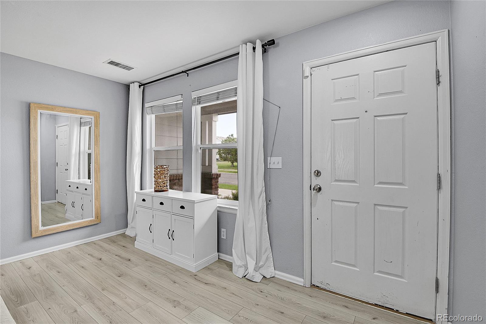 MLS Image #6 for 5813  ceylon street,denver, Colorado