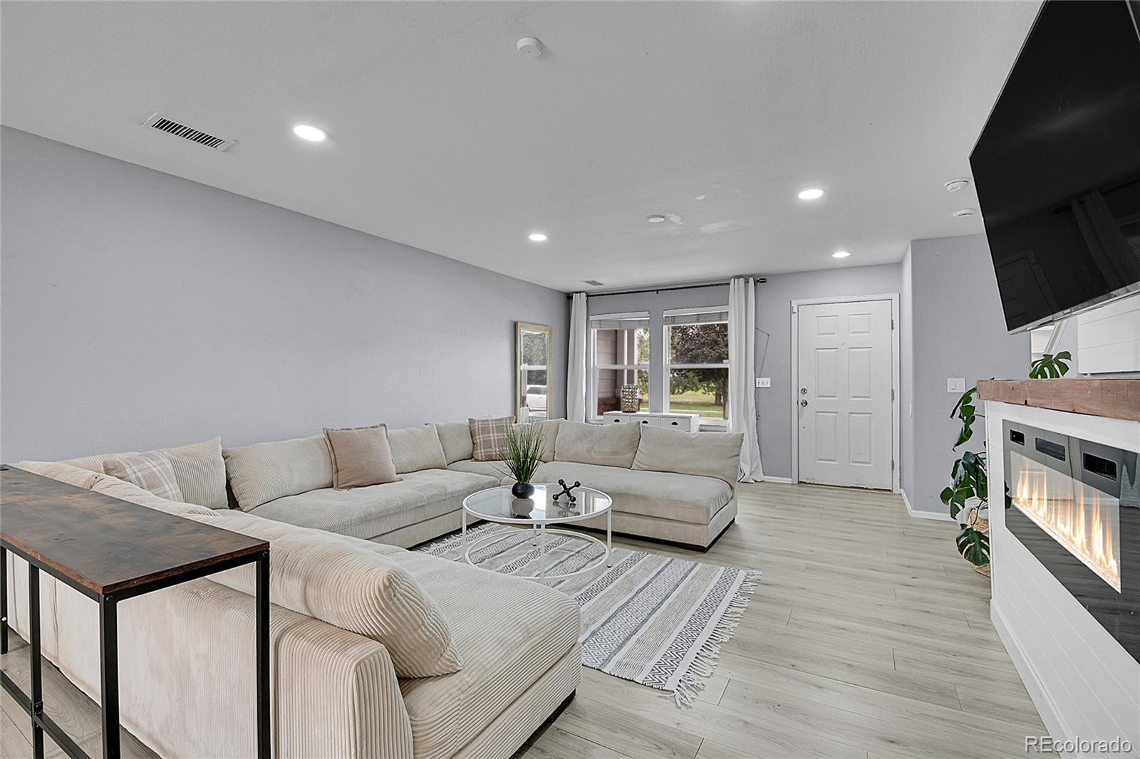 MLS Image #9 for 5813  ceylon street,denver, Colorado