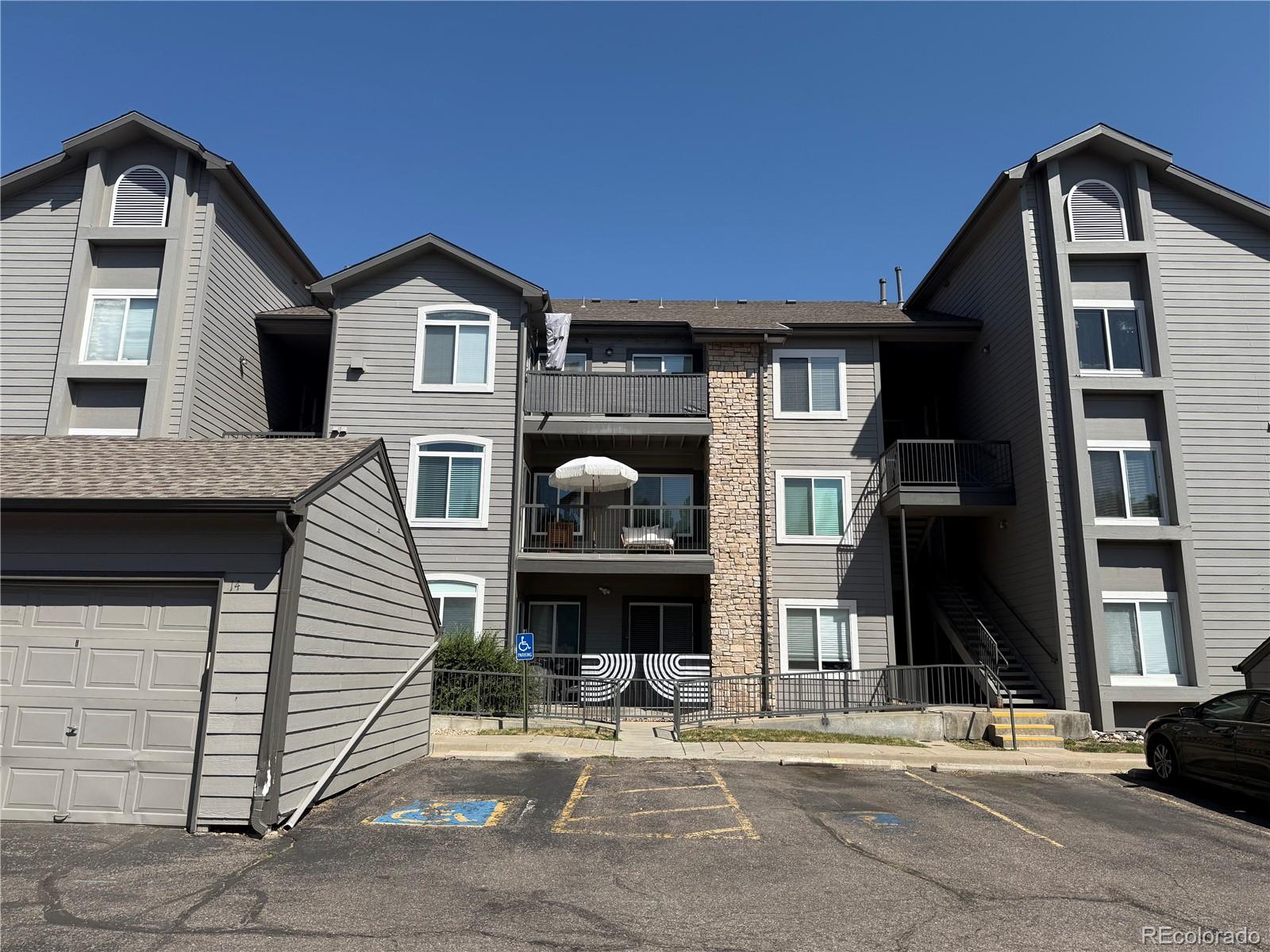 MLS Image #18 for 2575 s syracuse way,denver, Colorado