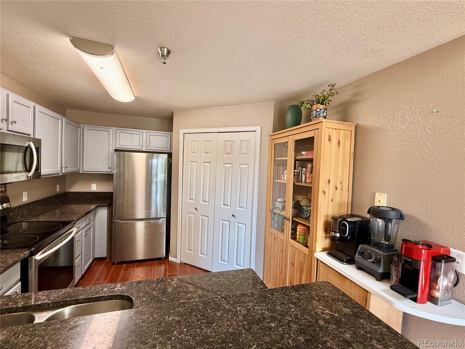 MLS Image #5 for 2575 s syracuse way,denver, Colorado