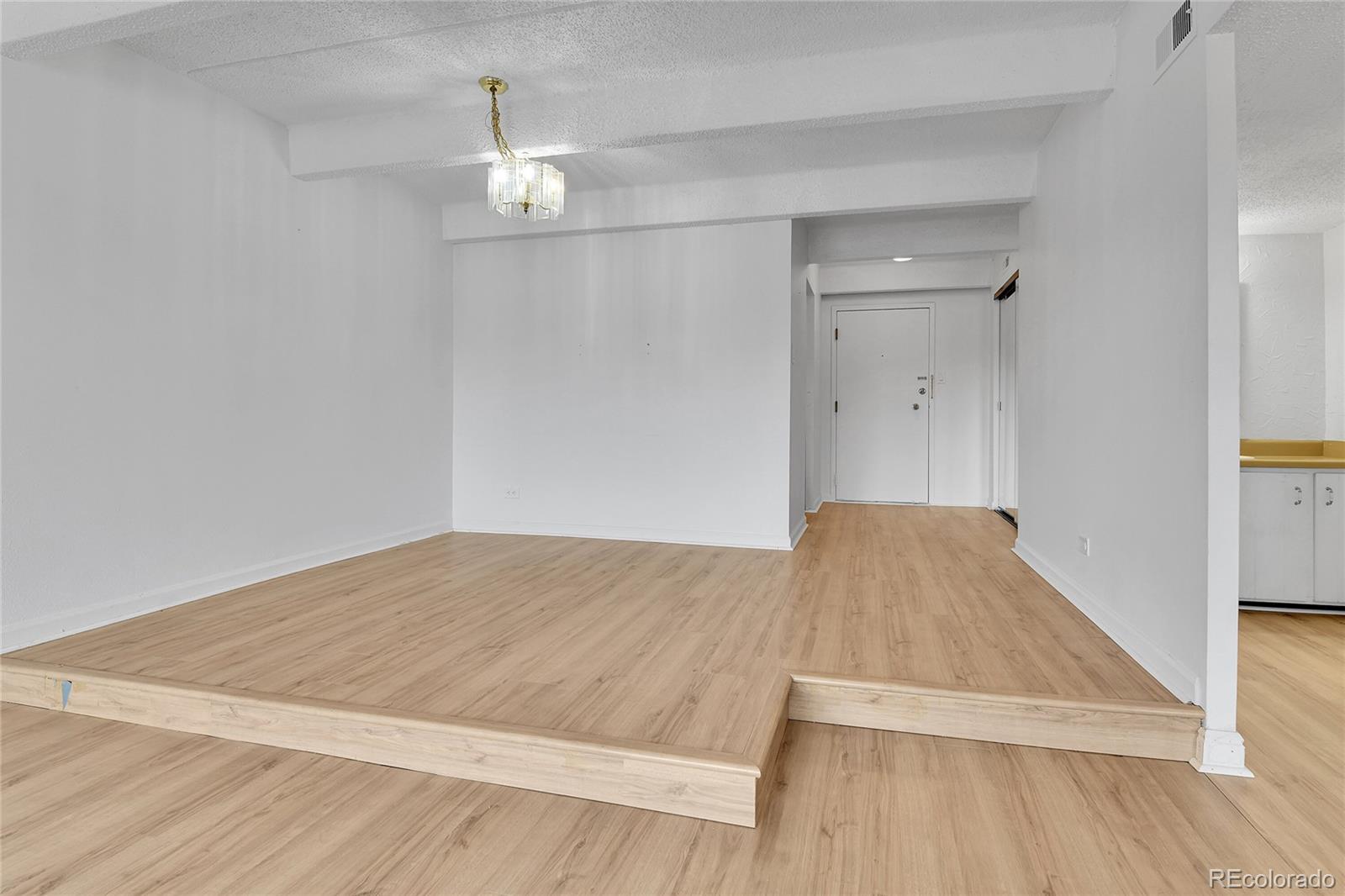 MLS Image #10 for 8060 e girard avenue,denver, Colorado