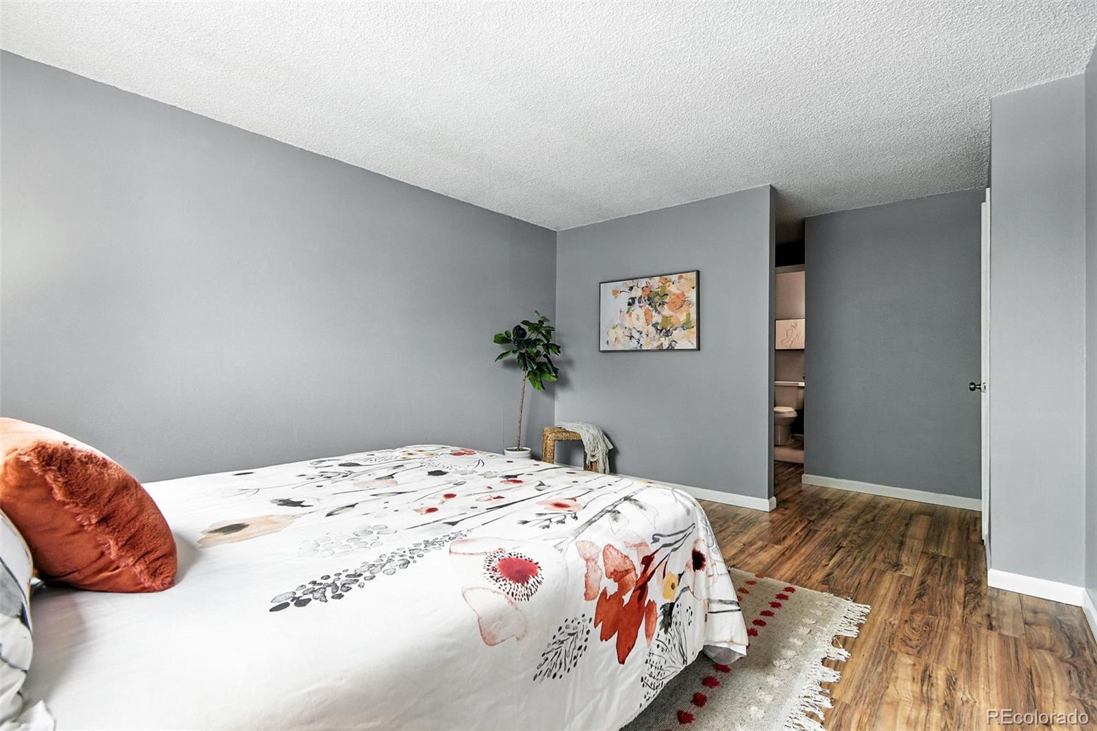 MLS Image #17 for 2375 s linden court,denver, Colorado