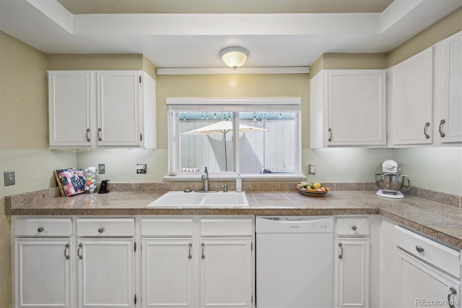 MLS Image #11 for 2458 s victor street,aurora, Colorado