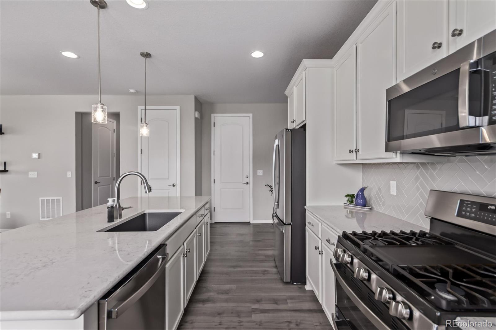 MLS Image #6 for 895  golden peak drive,erie, Colorado