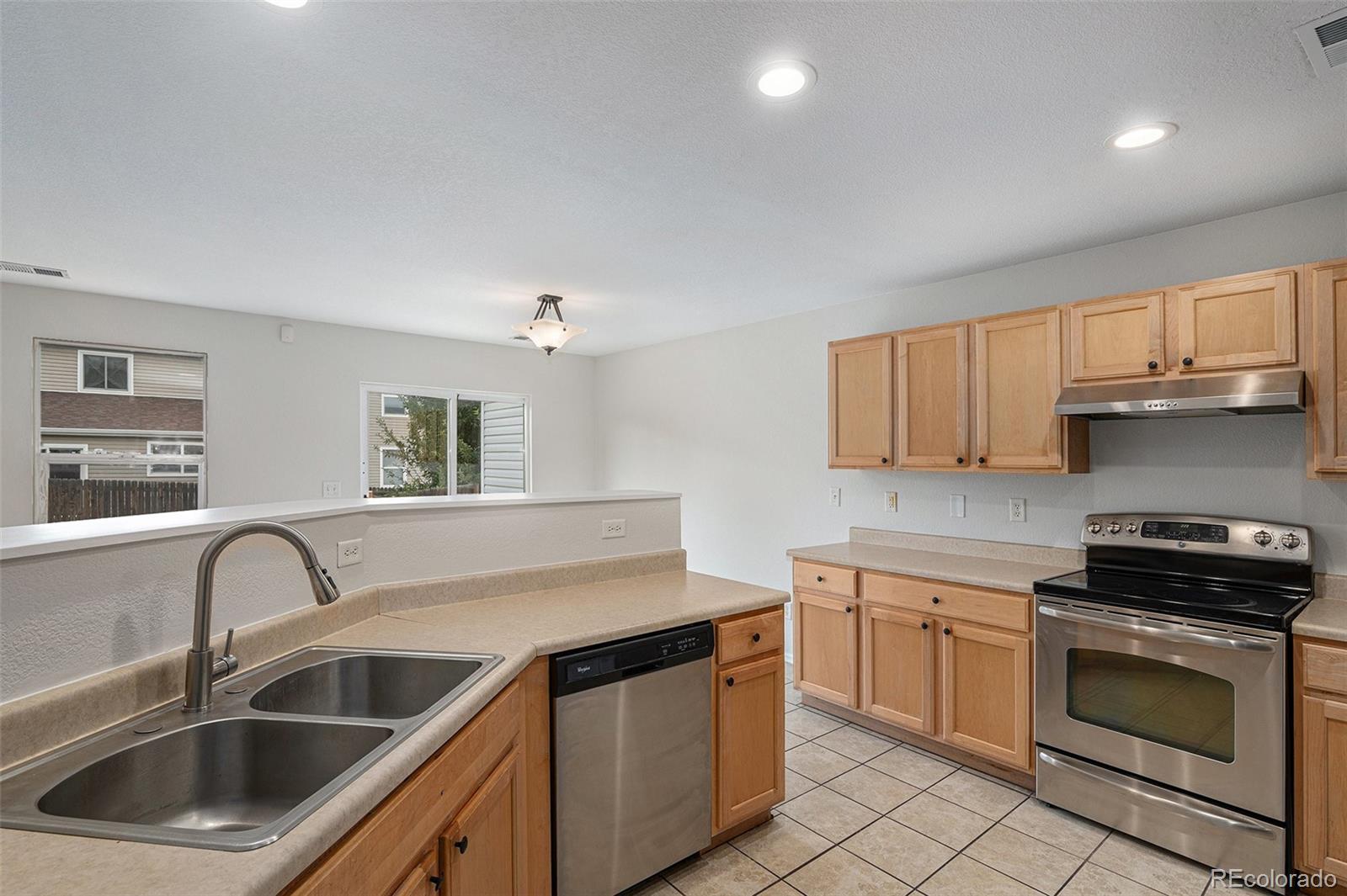 MLS Image #3 for 5531 s quemoy circle,aurora, Colorado