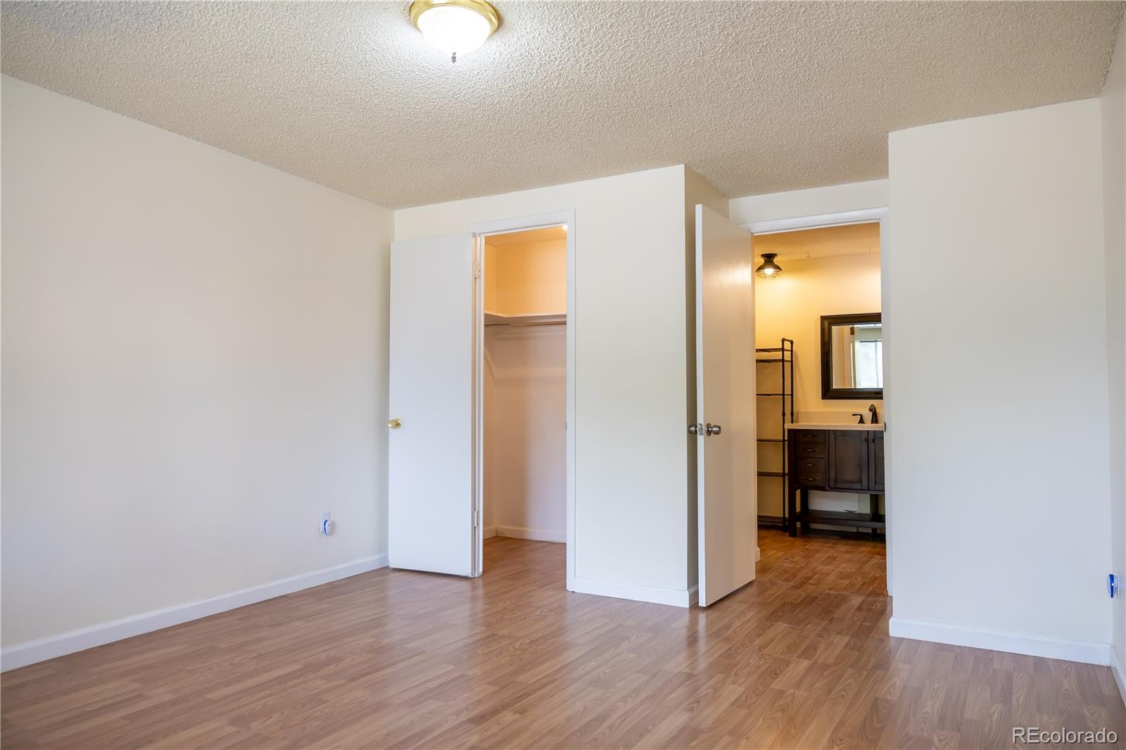 MLS Image #11 for 1302 s parker road,denver, Colorado