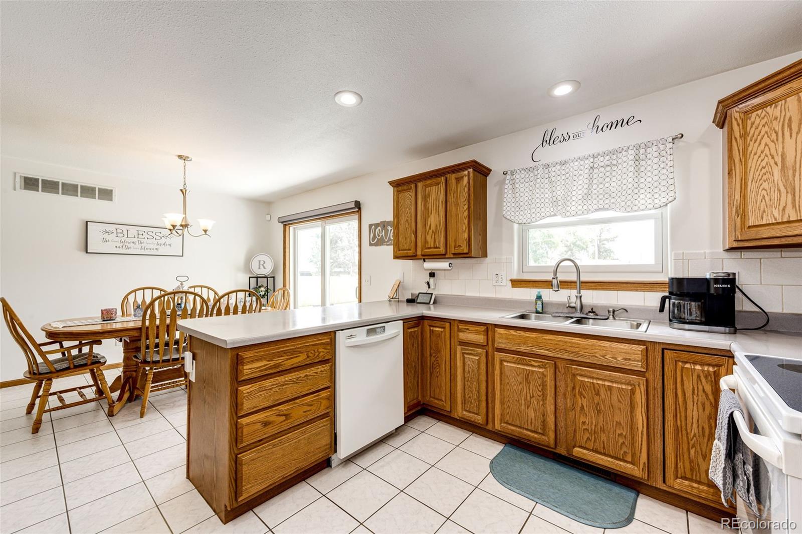 MLS Image #10 for 1853  burton street,strasburg, Colorado