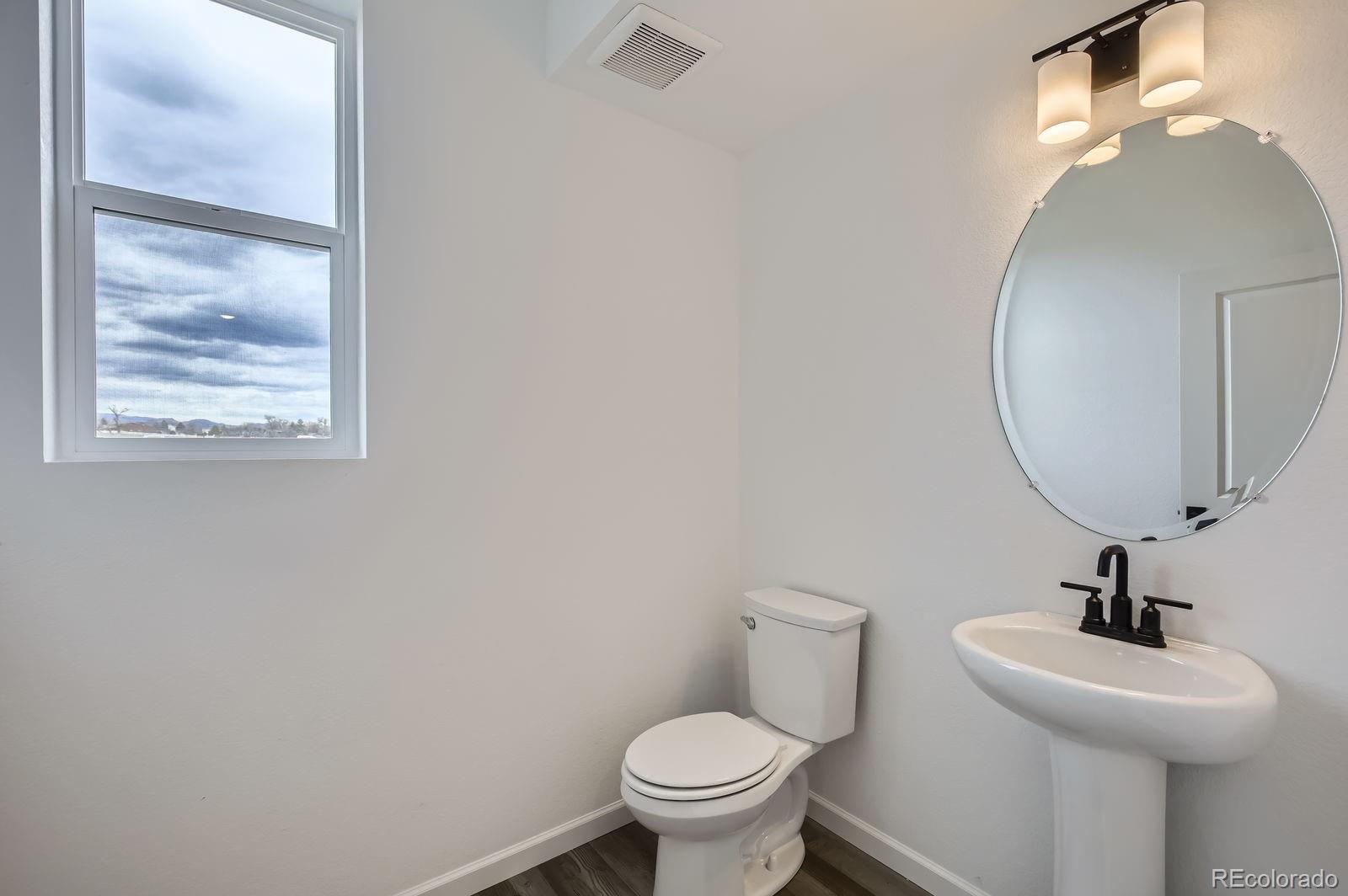 MLS Image #14 for 55000 e 28th place,strasburg, Colorado