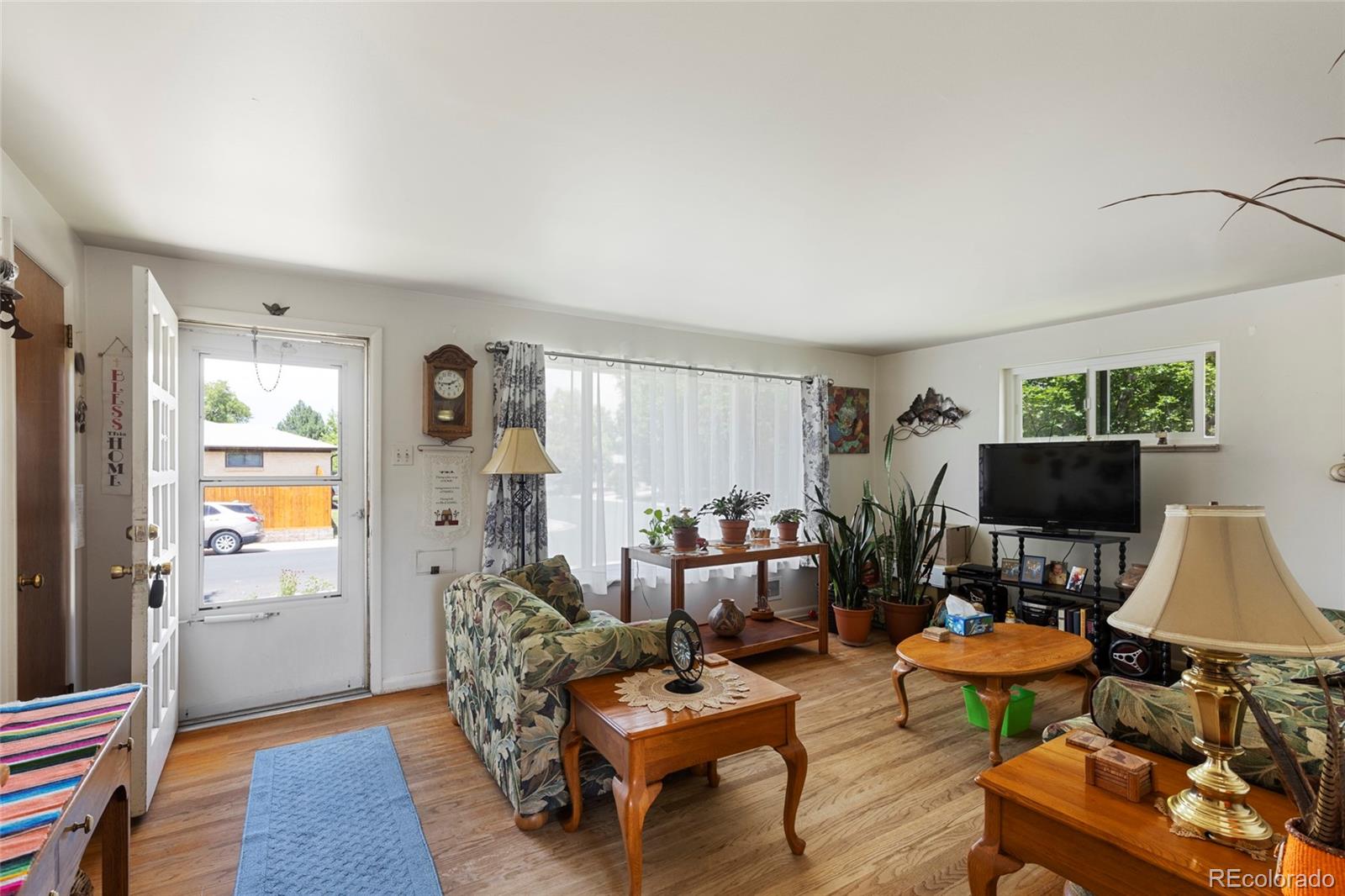 MLS Image #5 for 9830 e 5th avenue,aurora, Colorado