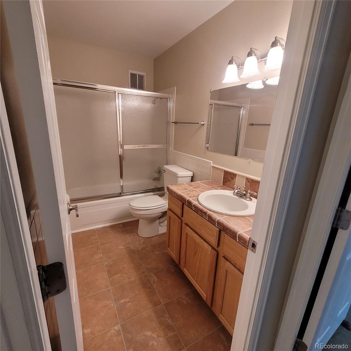 MLS Image #3 for 755 s clinton street,denver, Colorado