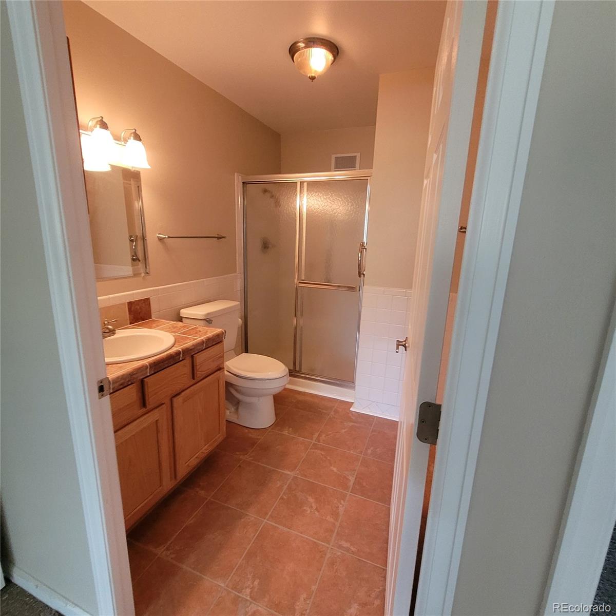 MLS Image #4 for 755 s clinton street,denver, Colorado