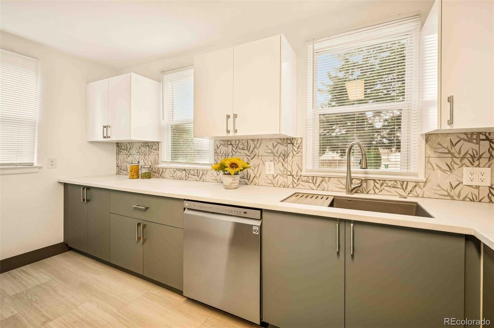 MLS Image #18 for 2575  saulsbury street,lakewood, Colorado