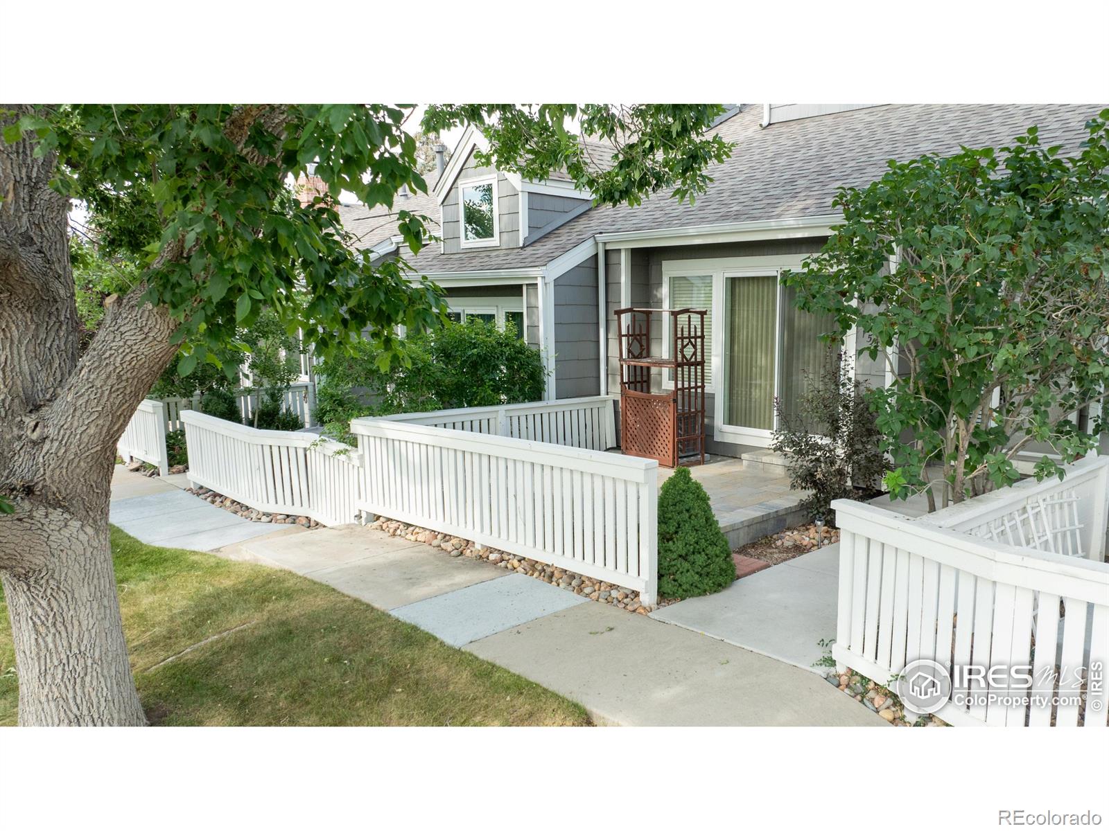 MLS Image #2 for 154  blue spruce court,highlands ranch, Colorado