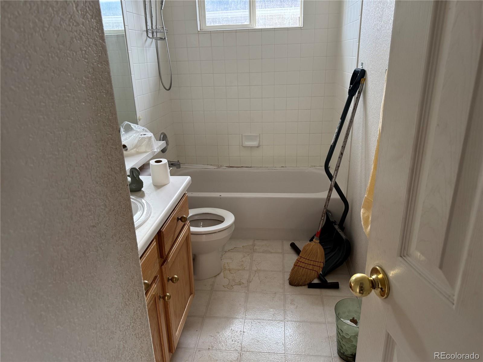 MLS Image #13 for 14874 e 52nd avenue,denver, Colorado