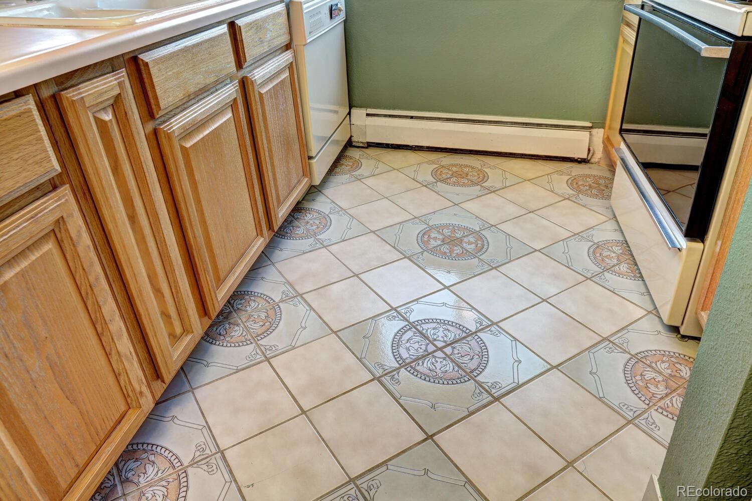 MLS Image #15 for 10650 e tennessee avenue,aurora, Colorado