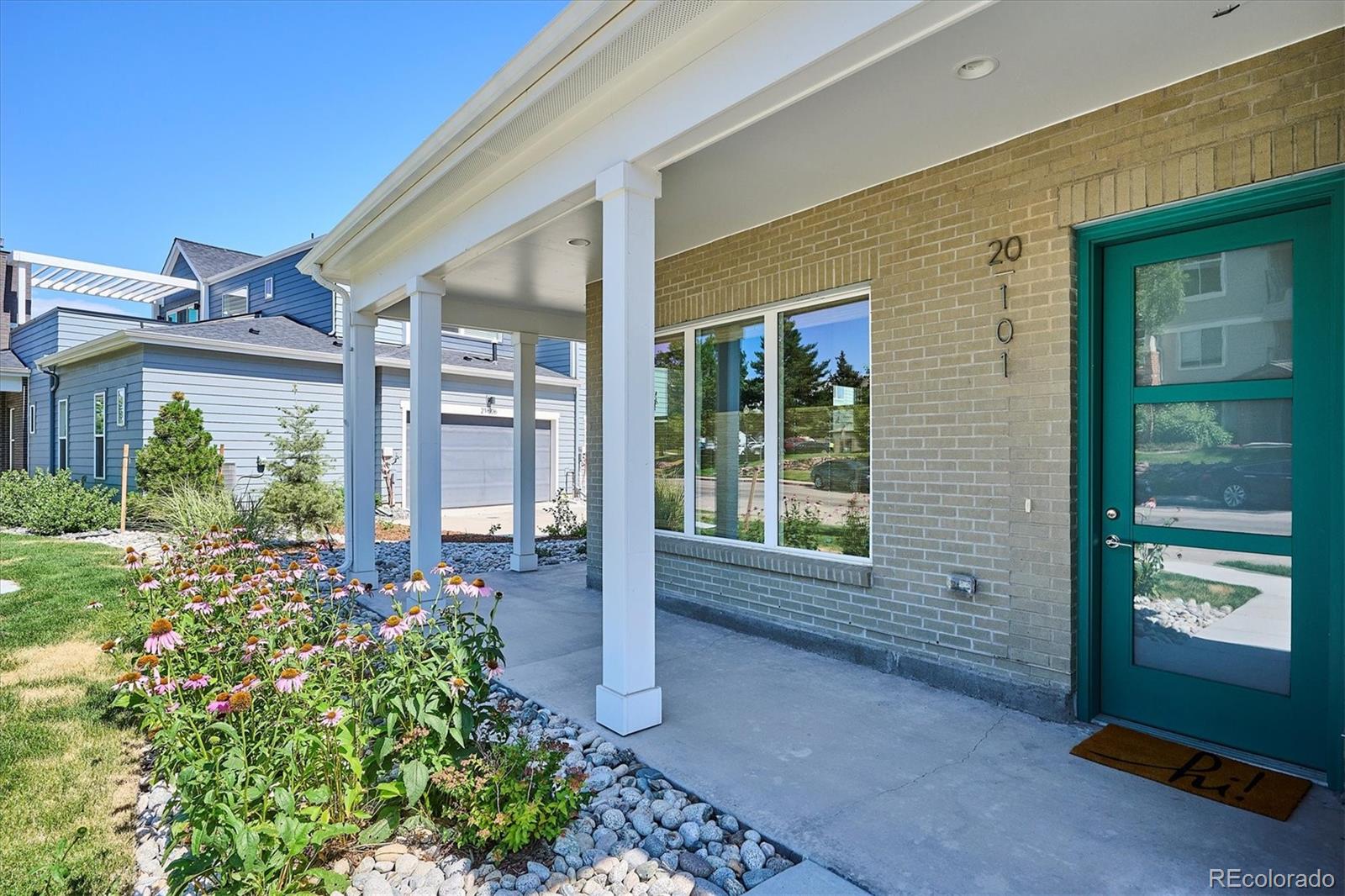 MLS Image #4 for 888 s valentia street,denver, Colorado