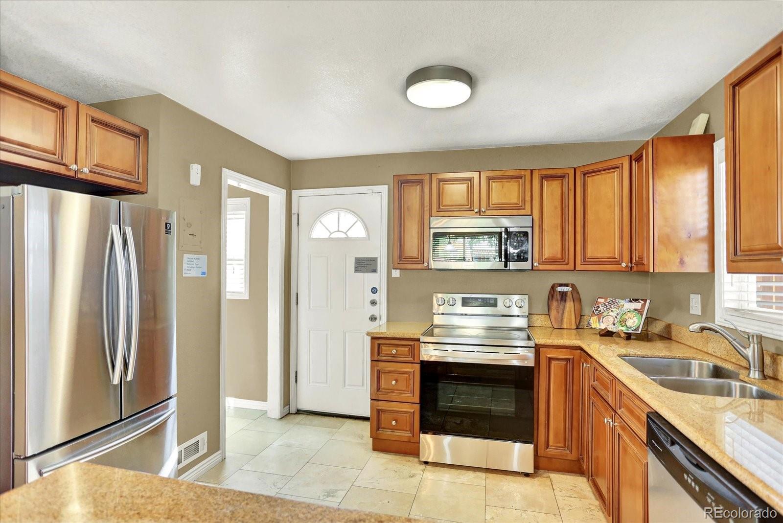 MLS Image #10 for 2810  oneida street,denver, Colorado