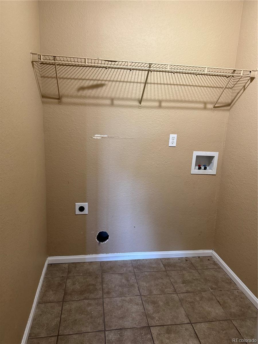 MLS Image #8 for 20787 e 39th avenue,denver, Colorado