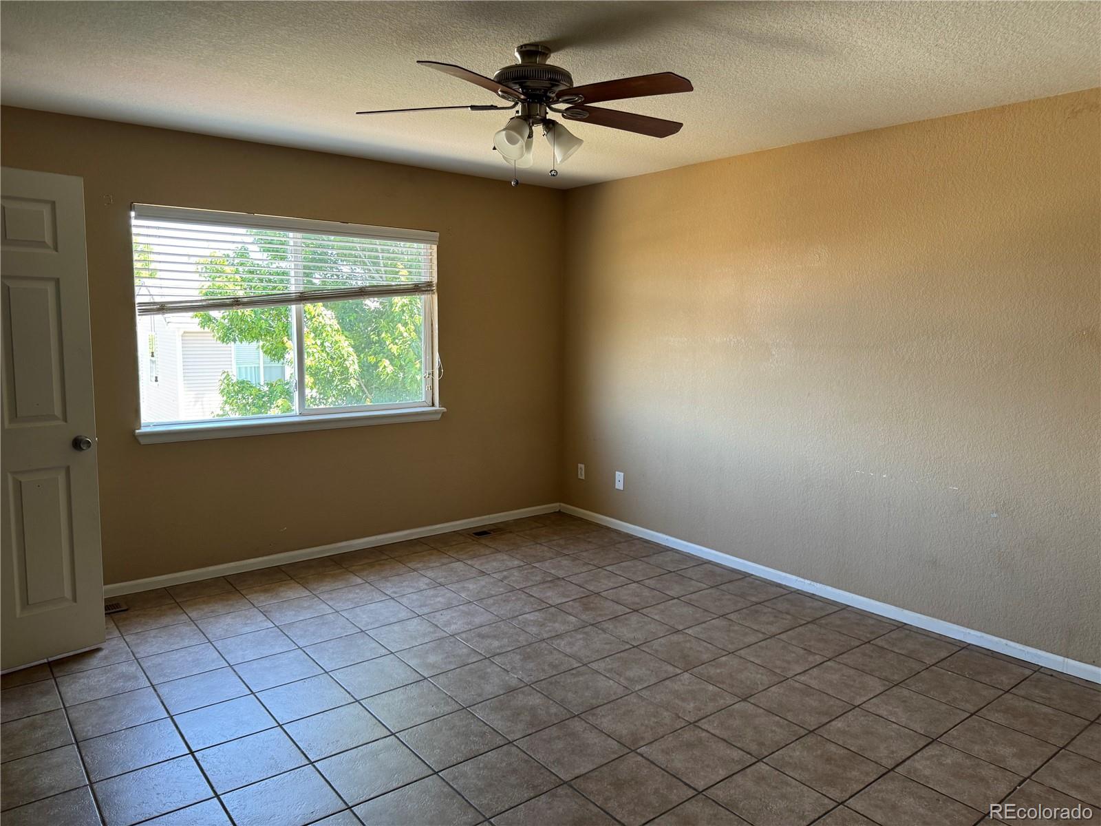 MLS Image #9 for 20787 e 39th avenue,denver, Colorado