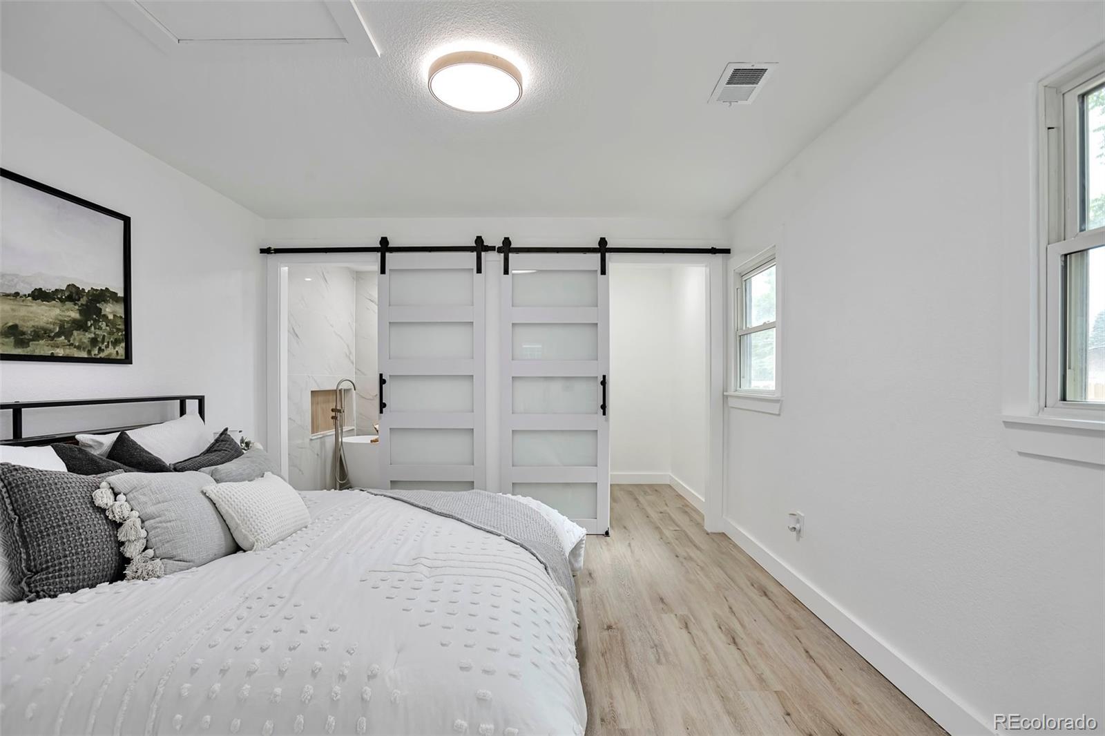 MLS Image #11 for 1360 w custer place,denver, Colorado