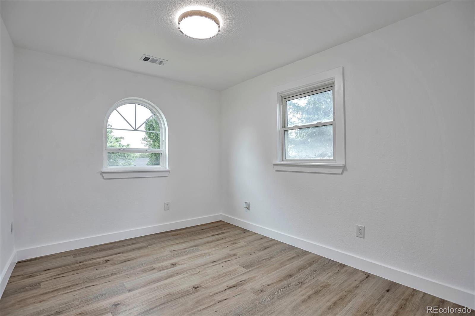 MLS Image #16 for 1360 w custer place,denver, Colorado