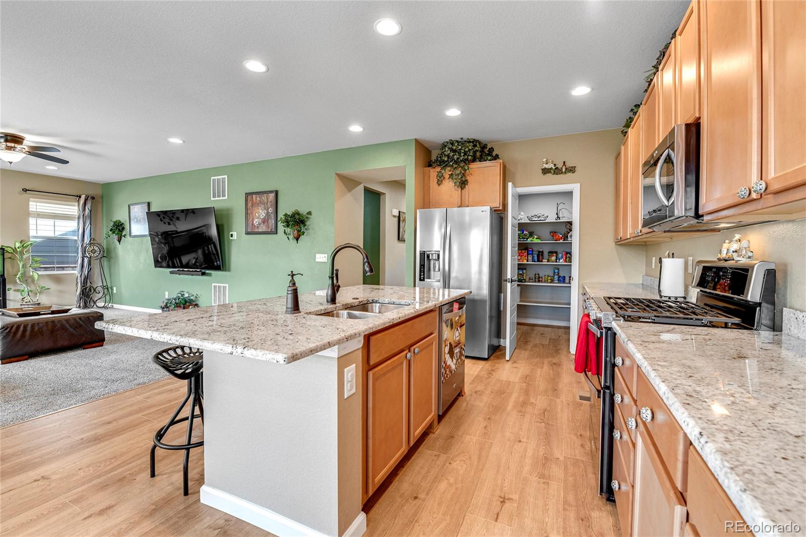 MLS Image #6 for 109 n patsburg street,aurora, Colorado