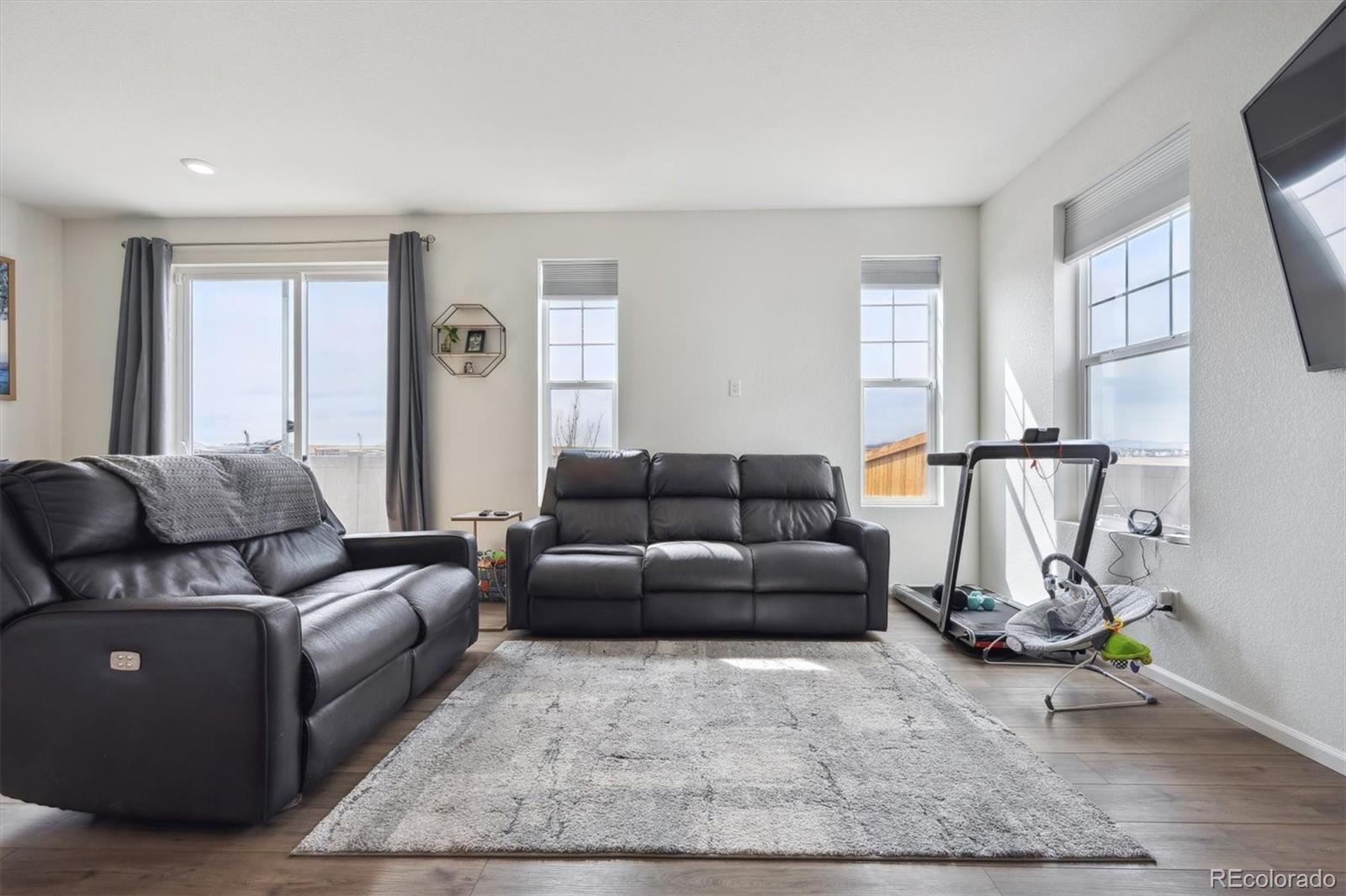 MLS Image #3 for 608 n bersshine court,aurora, Colorado