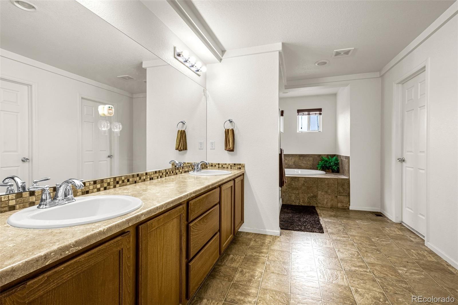MLS Image #5 for 20109  randolph place,denver, Colorado