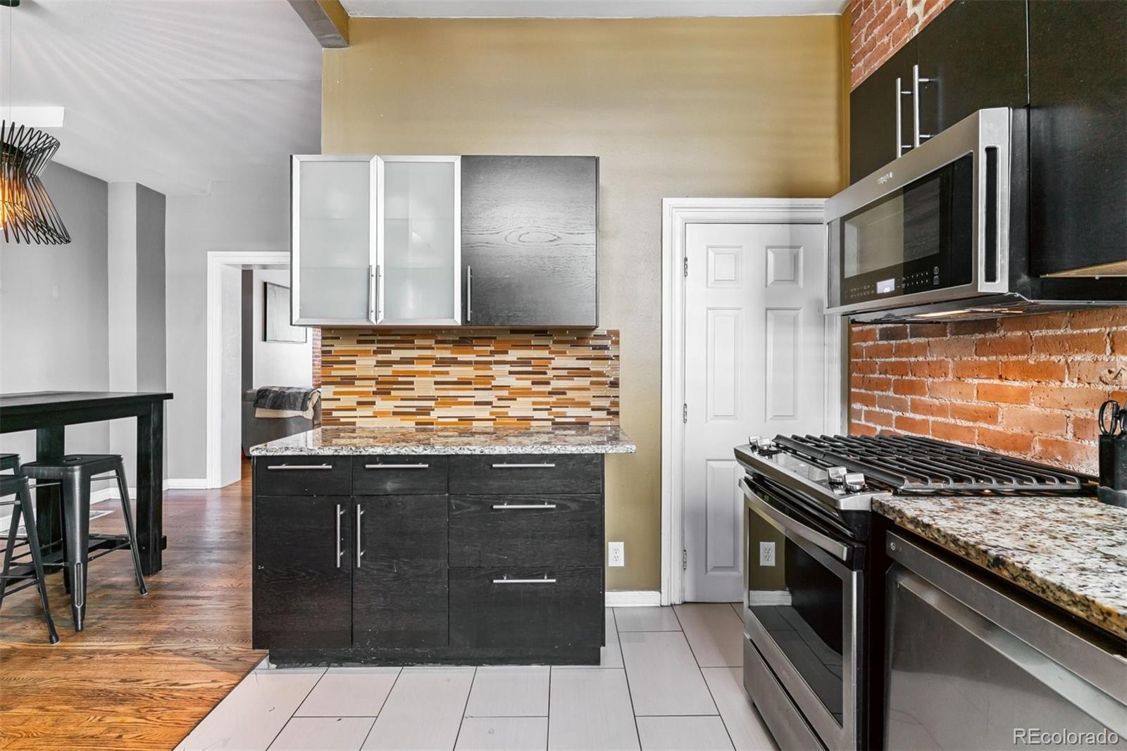 MLS Image #9 for 909 w park avenue,denver, Colorado