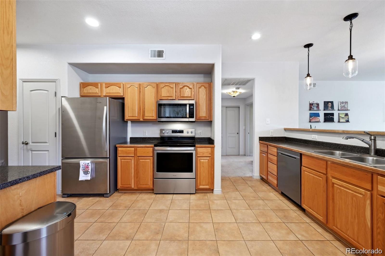 MLS Image #15 for 920 s locust street,denver, Colorado