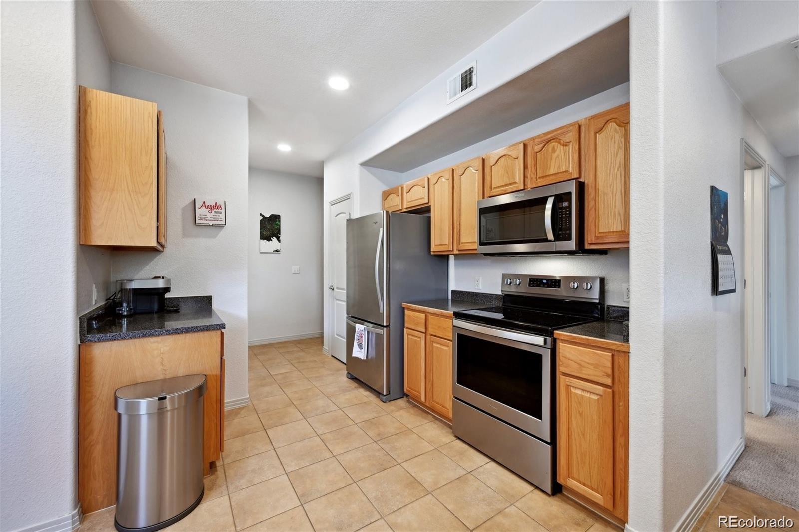 MLS Image #16 for 920 s locust street,denver, Colorado