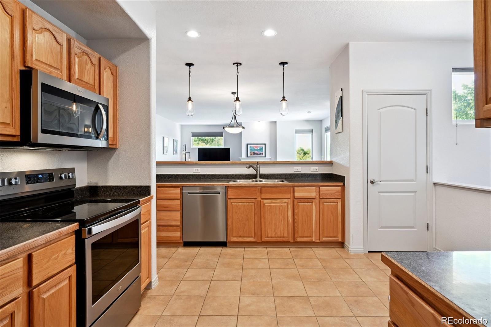 MLS Image #17 for 920 s locust street,denver, Colorado