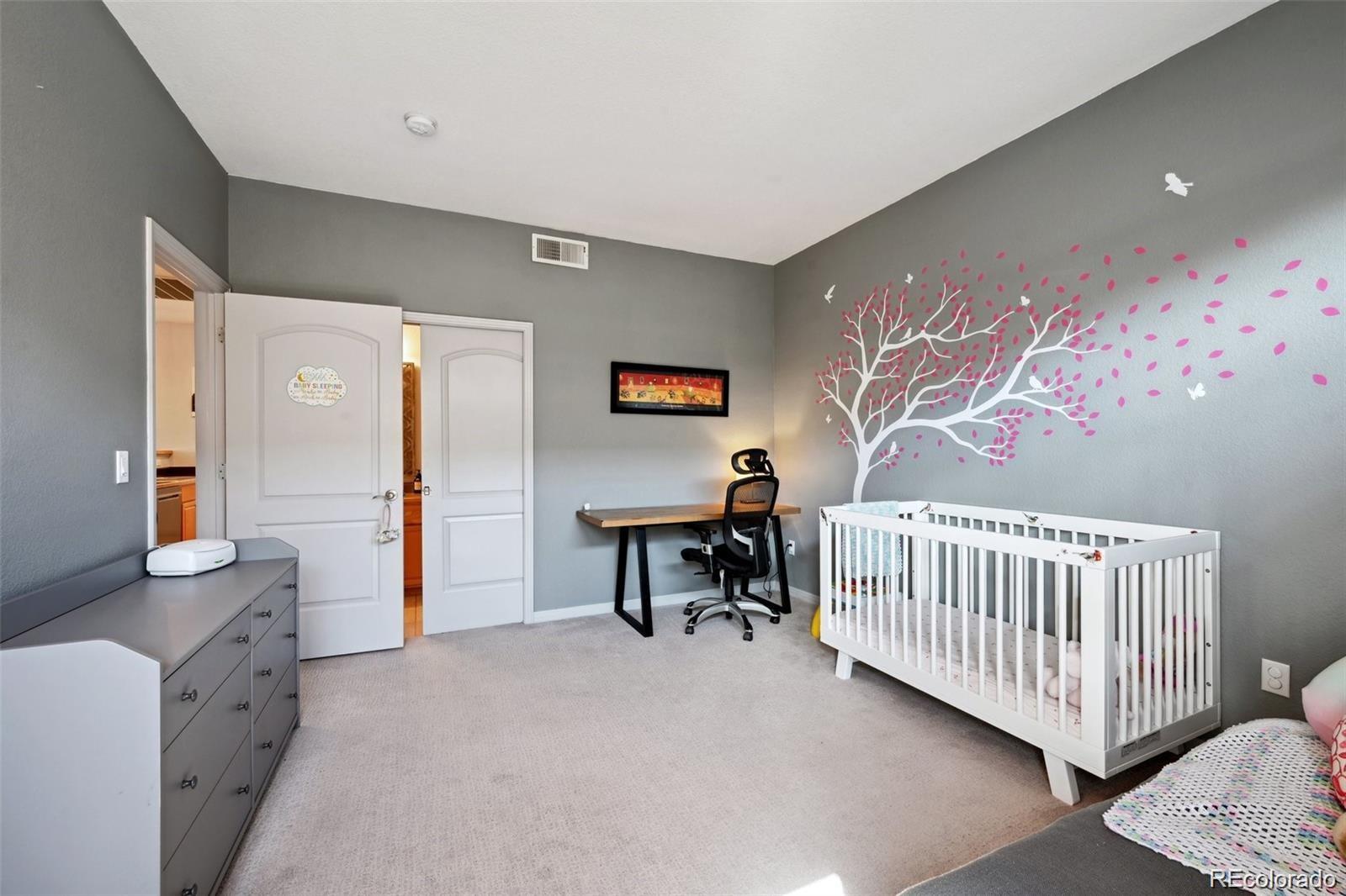 MLS Image #26 for 920 s locust street,denver, Colorado