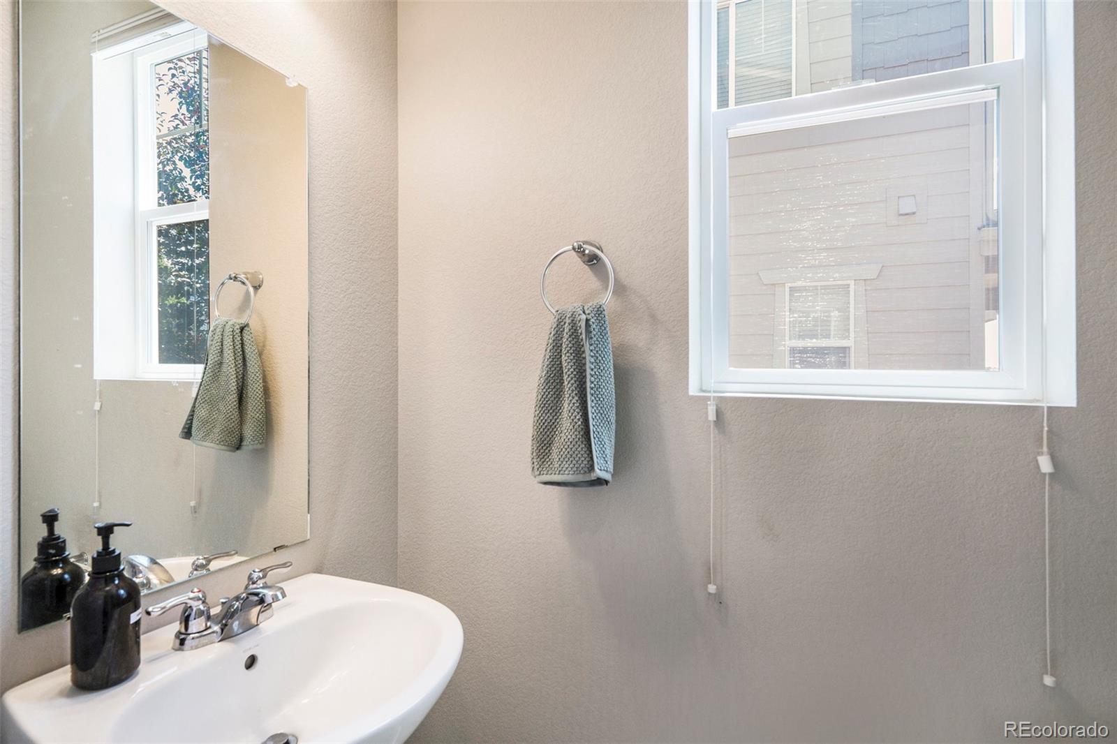 MLS Image #5 for 21729 e quincy circle,aurora, Colorado