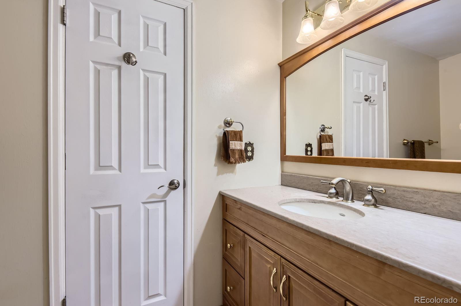 MLS Image #10 for 3724 s poplar street,denver, Colorado