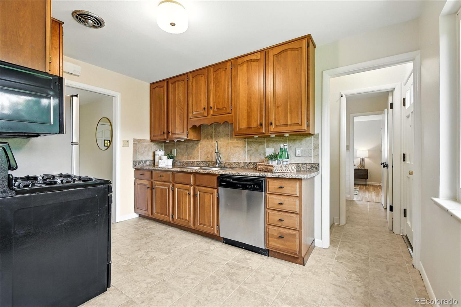 MLS Image #12 for 5503 e utah place,denver, Colorado