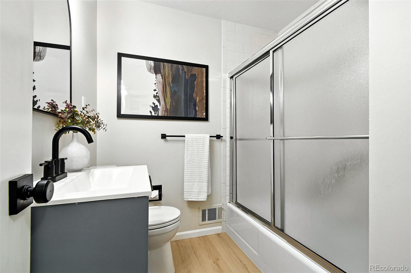MLS Image #27 for 5503 e utah place,denver, Colorado