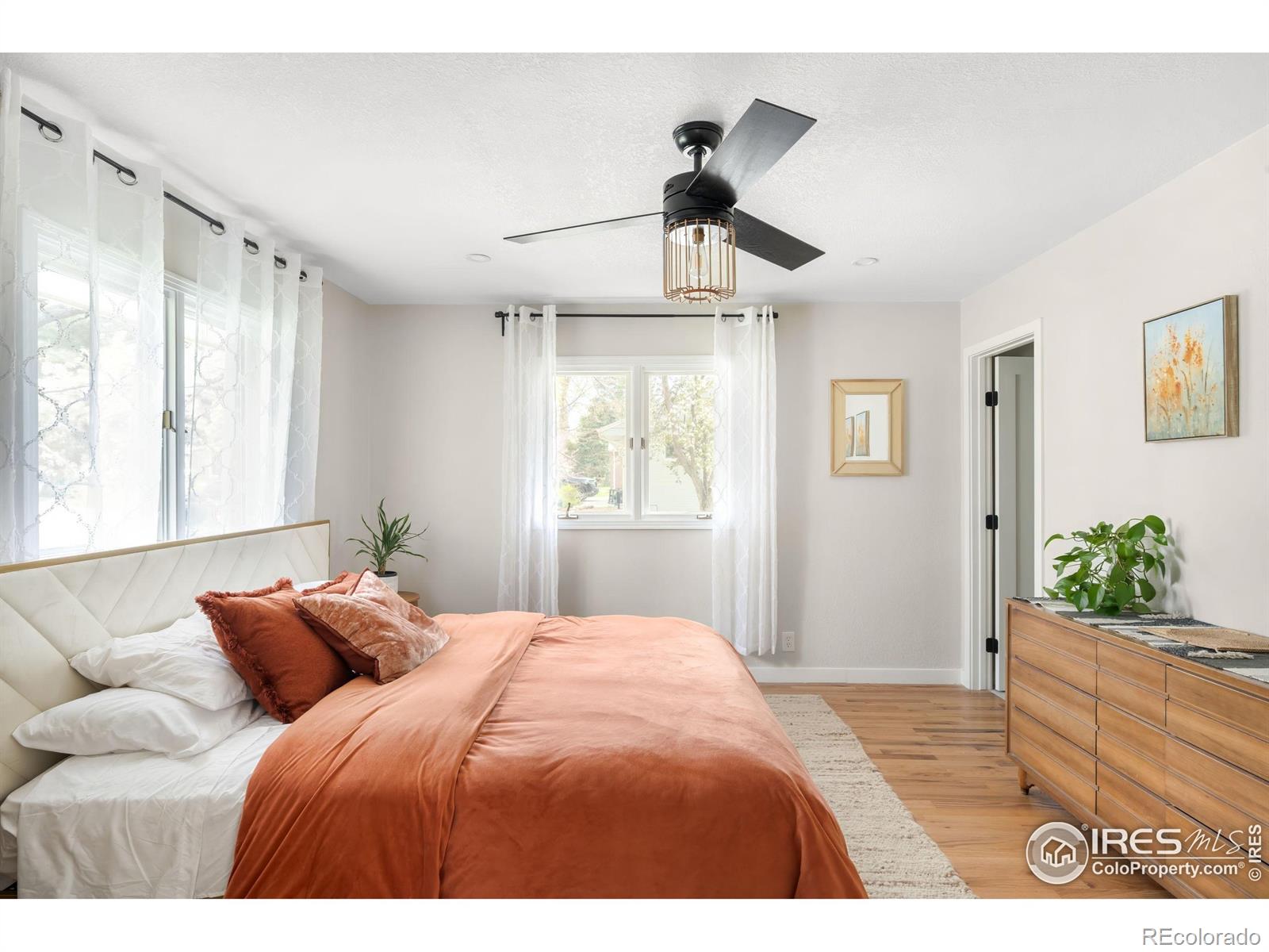 MLS Image #10 for 3089 s jasmine street,denver, Colorado