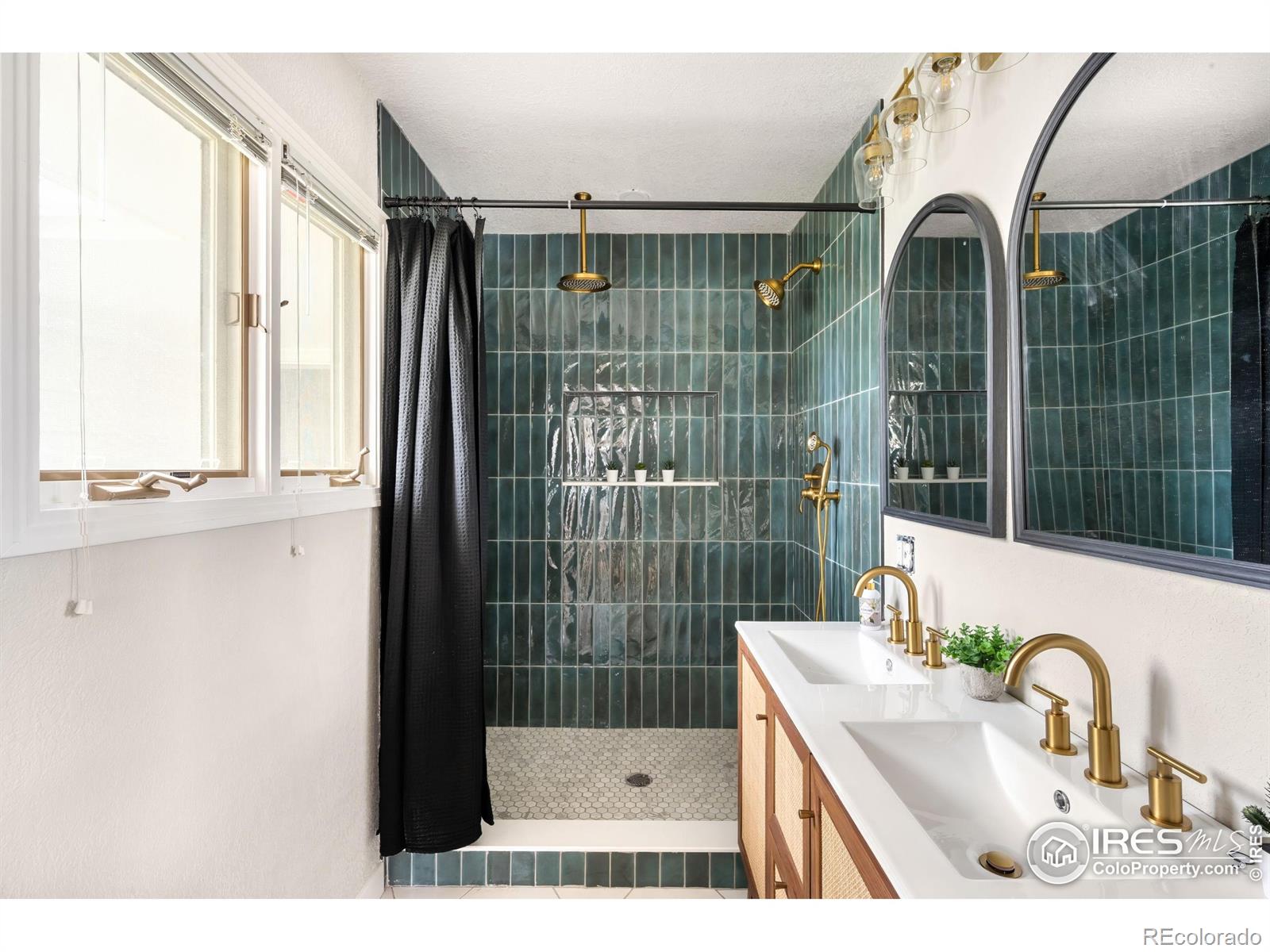 MLS Image #11 for 3089 s jasmine street,denver, Colorado