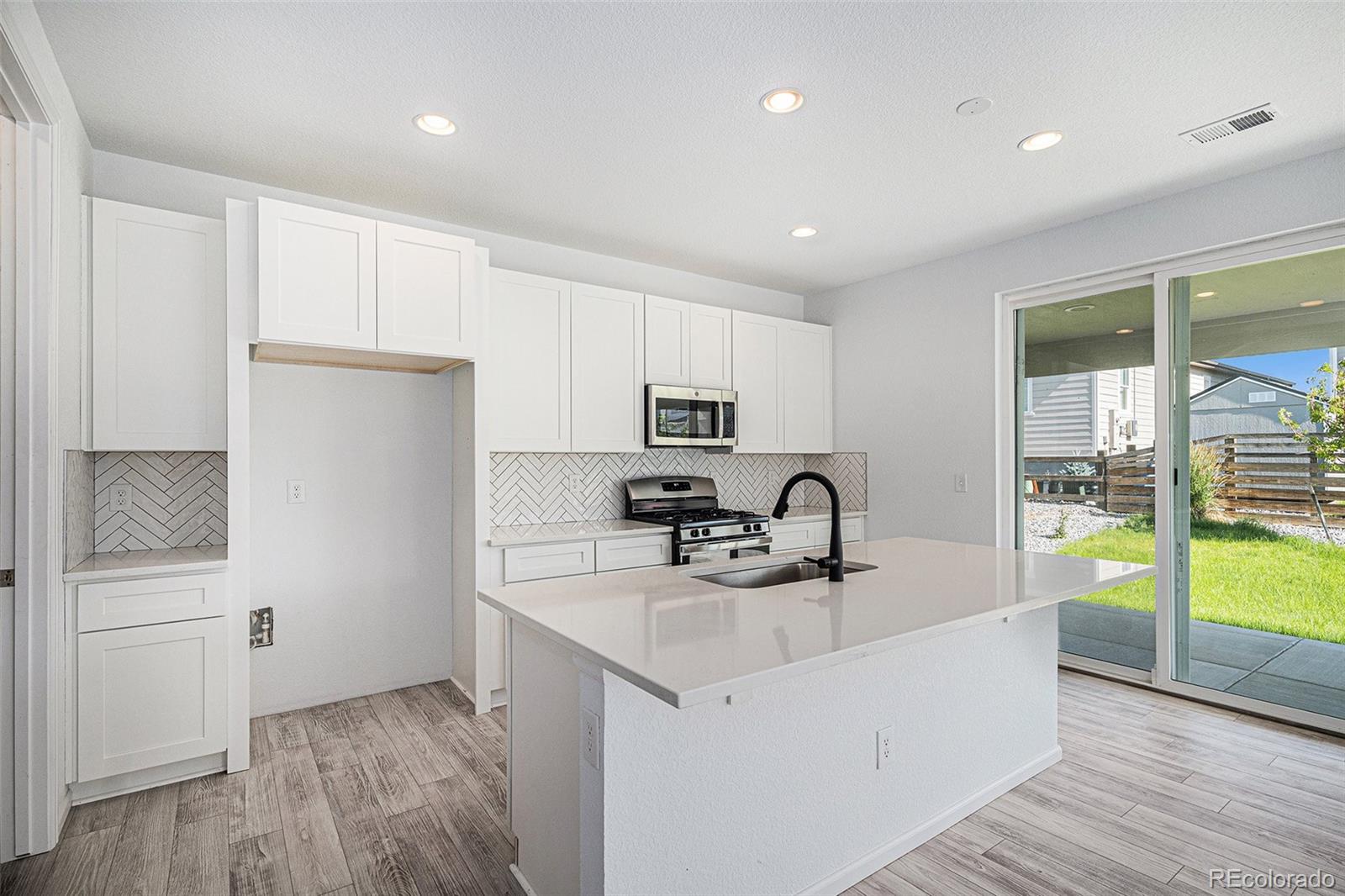 MLS Image #10 for 24281 e 40th avenue,aurora, Colorado