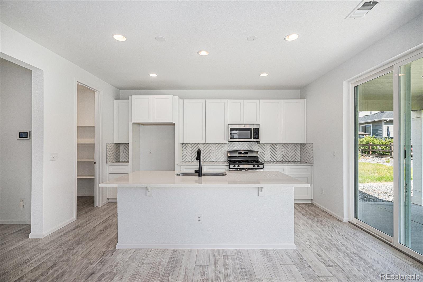 MLS Image #11 for 24281 e 40th avenue,aurora, Colorado