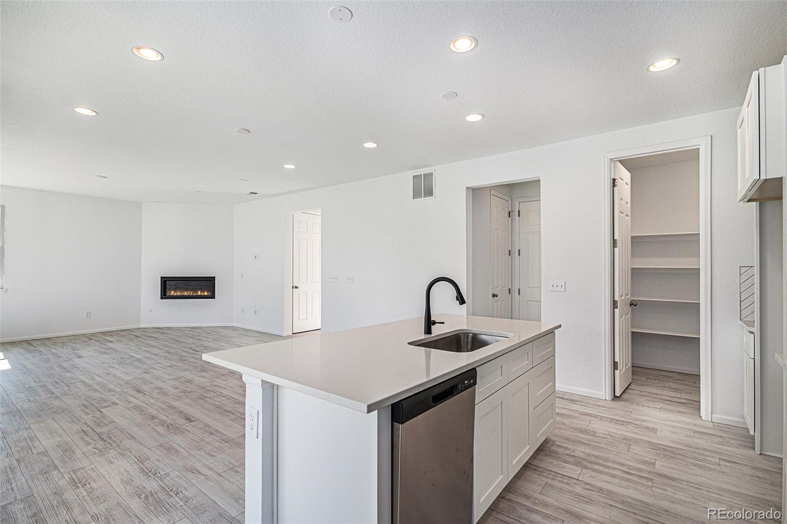 MLS Image #13 for 24281 e 40th avenue,aurora, Colorado