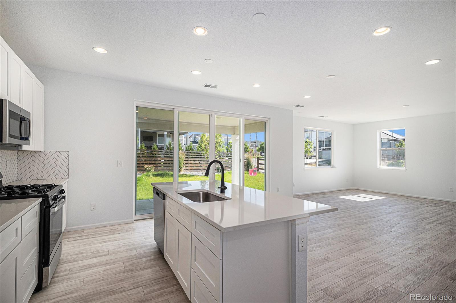 MLS Image #14 for 24281 e 40th avenue,aurora, Colorado