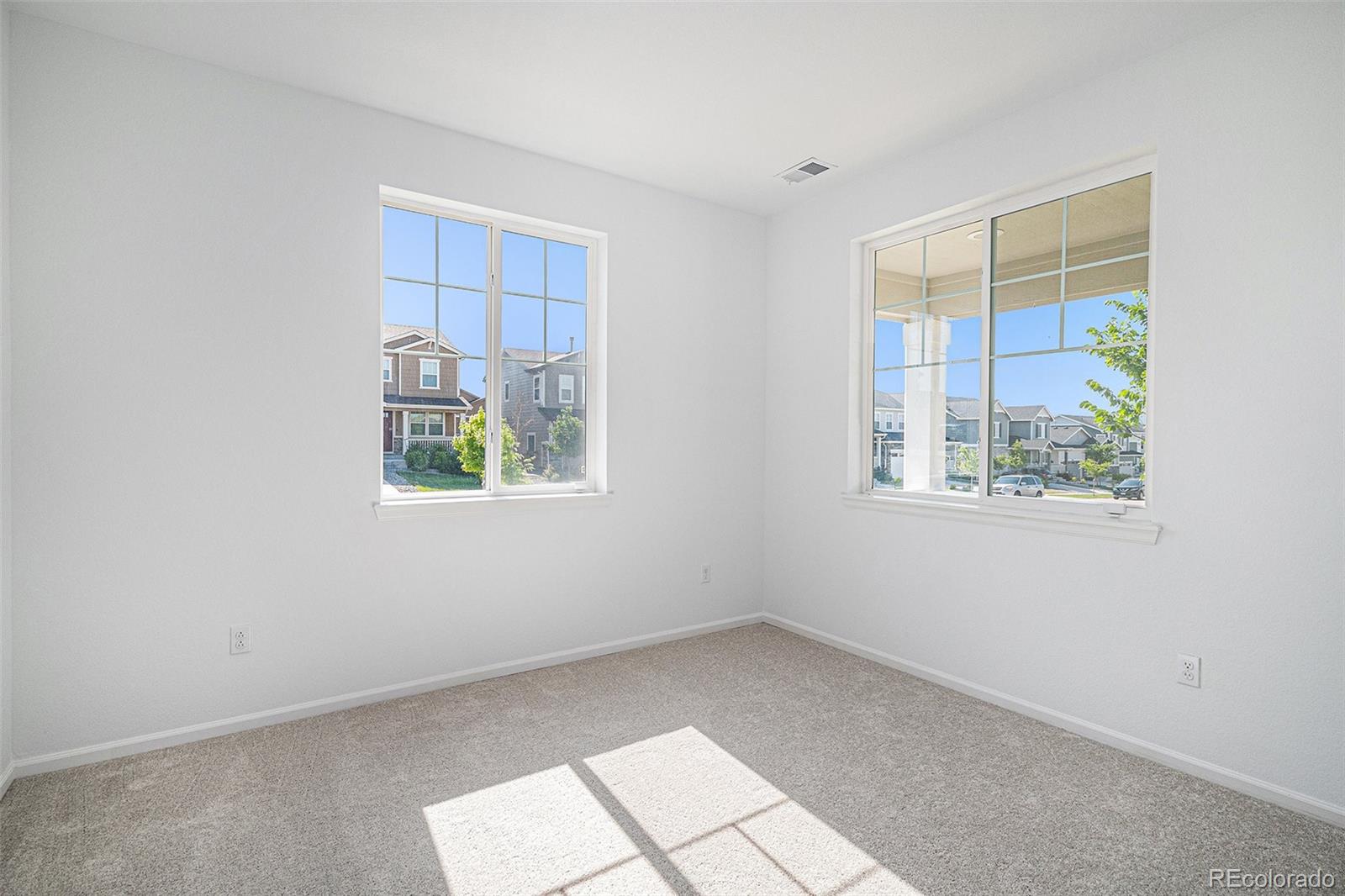 MLS Image #15 for 24281 e 40th avenue,aurora, Colorado