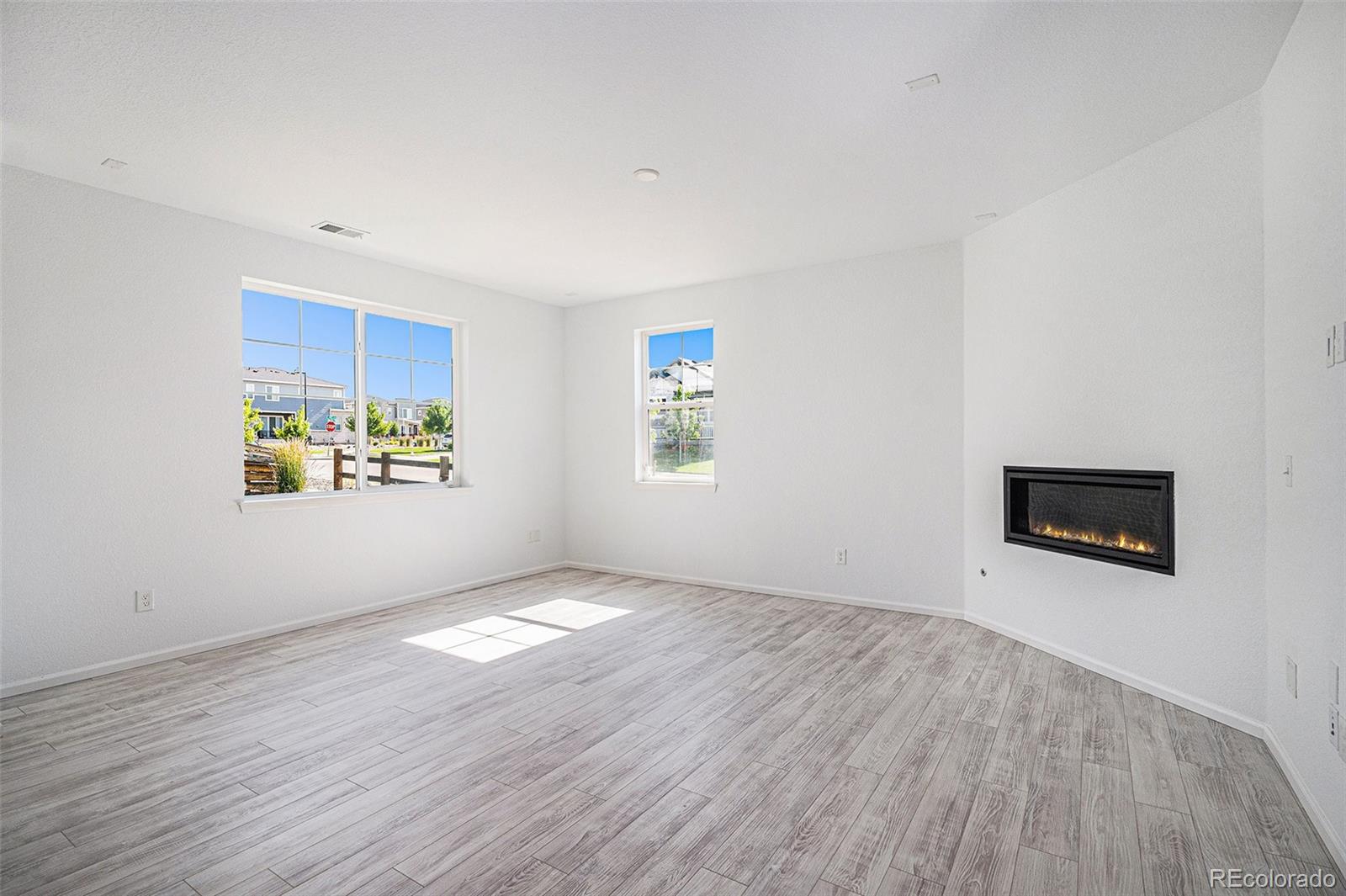 MLS Image #5 for 24281 e 40th avenue,aurora, Colorado