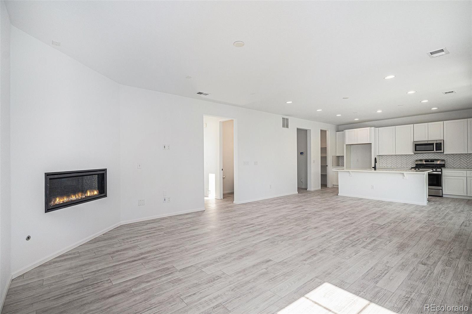 MLS Image #7 for 24281 e 40th avenue,aurora, Colorado