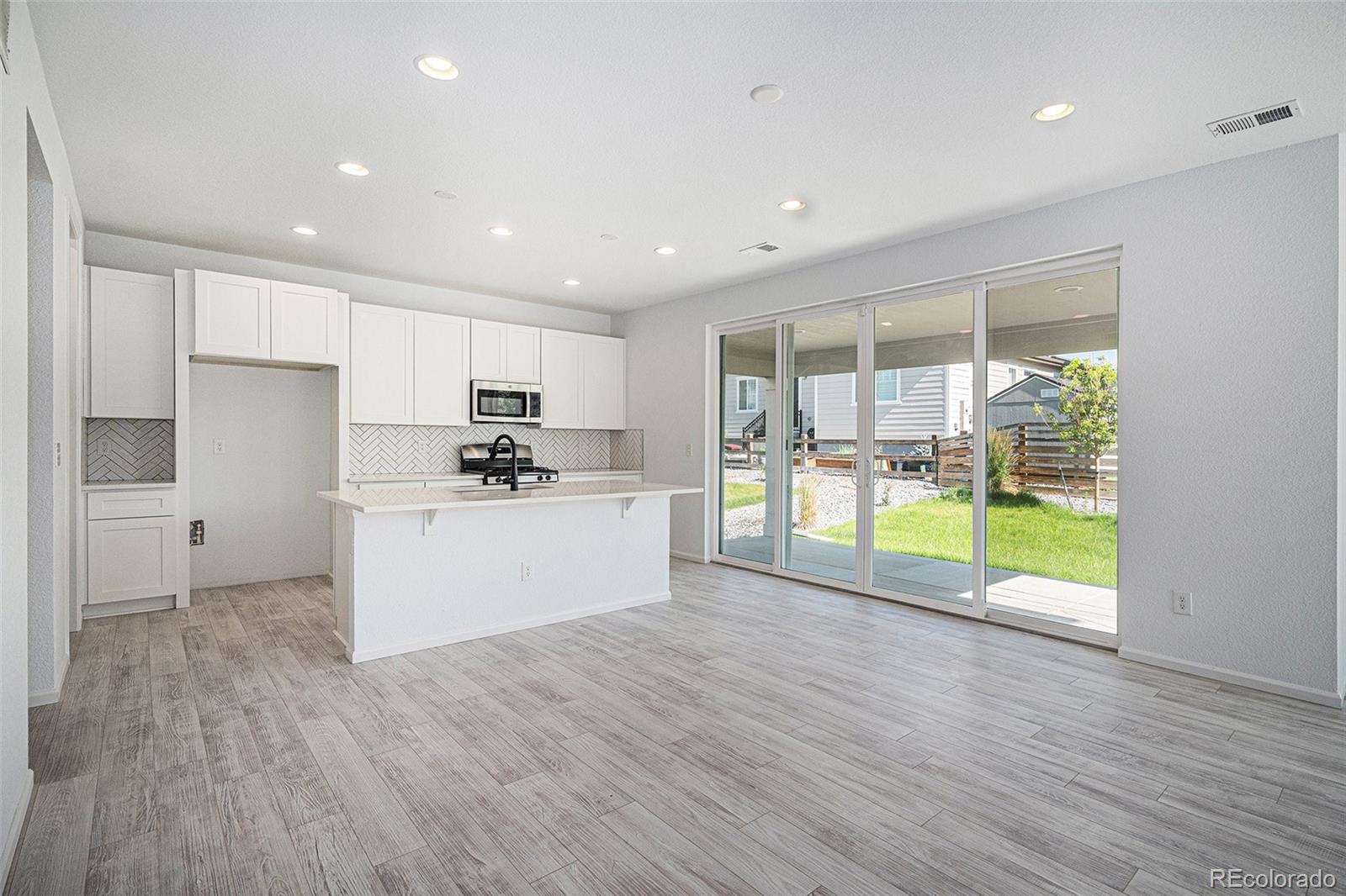 MLS Image #9 for 24281 e 40th avenue,aurora, Colorado